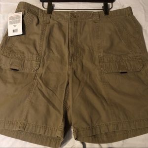 Wrangler  NWT Sz 40 Khaki Outdoor Cargo Shorts ZM904NM. Back elastic Waistband